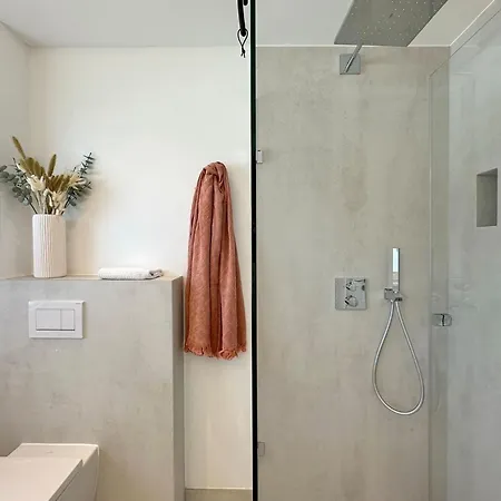 Ebbe Flut, Whg 18 Lägenhet